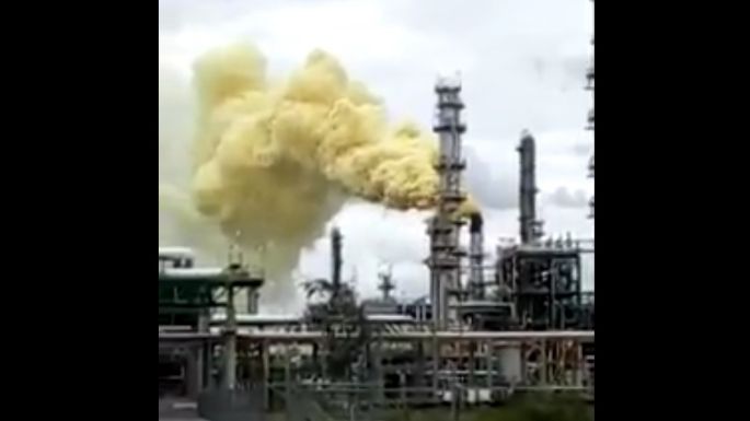 Nube tóxica de refinería de Pemex afecta a vecinos de Salamanca (Video)