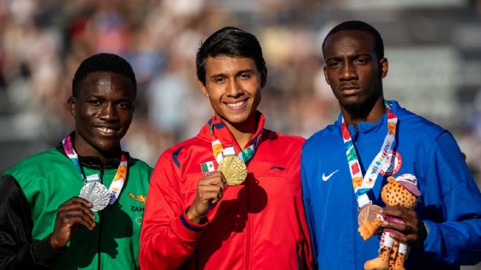 México gana segundo oro en Olímpicos de la Juventud y en la premiación...izan la bandera al revés (Video)