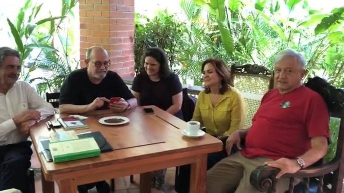 AMLO cedió la palabra a Silvio Rodríguez y éste leyó un poema de Nicolás Guillén (Video)