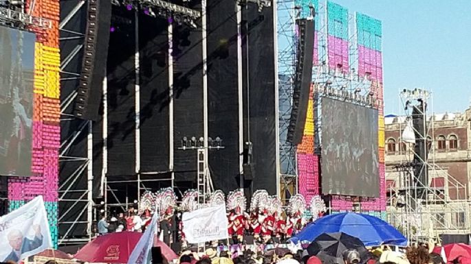 Las tradiciones marcan la primera parte del AMLO Fest en el Zócalo