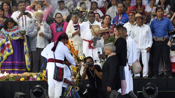 'Se manda obedeciendo al pueblo”, recuerdan a AMLO en ritual de purificación y entrega del bastón