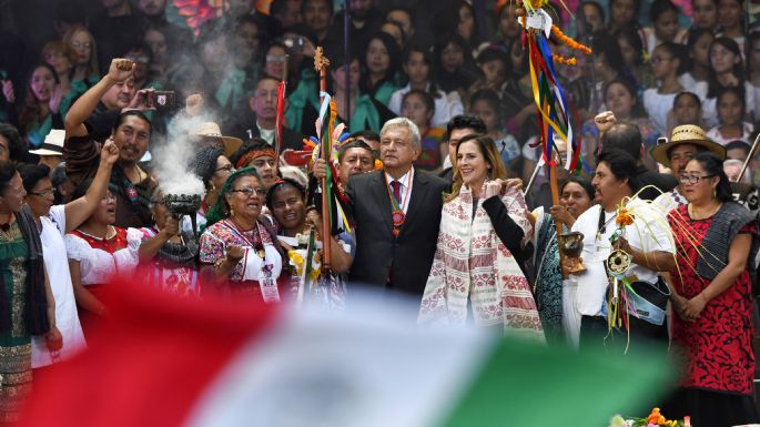 'Se manda obedeciendo al pueblo”, recuerdan a AMLO en ritual de purificación y entrega del bastón