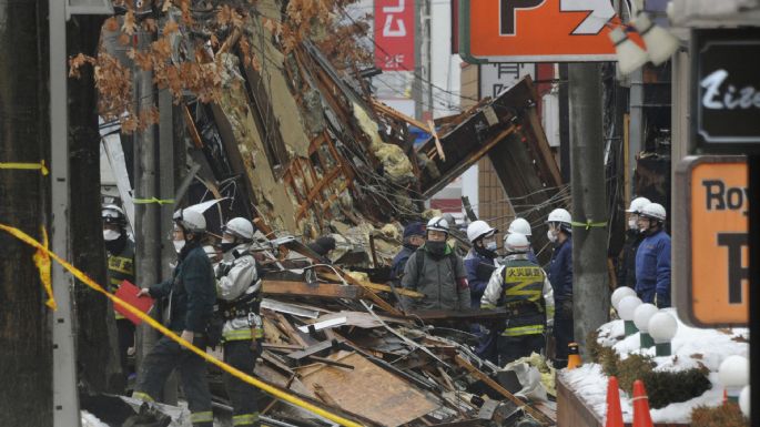 Unas 100 latas de aerosol habrían causado explosión e incendio en edificio japonés