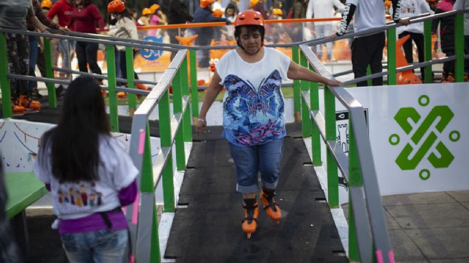 En el Monumento a la Revolución, focas para deslizar el ocio (Video y Galería)