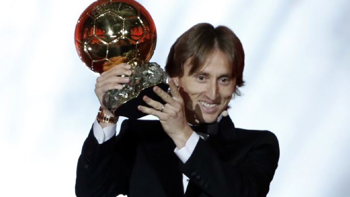 Luka Modric rompe hegemonía de Ronaldo y Messi: levanta el Balón de Oro 2018