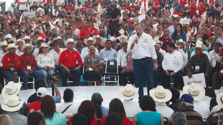 Entre quejas de campesinos, Meade dice que el triunfo de Santos "es una señal" de que ganará la elección