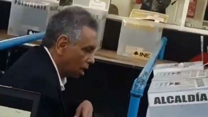 LLega exgobernador Fidel Herrera a votar en silla de ruedas, lo insultan y lo corren (Video)