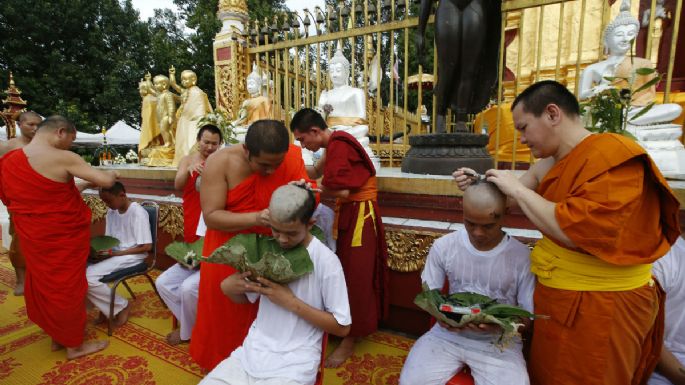 Doce rescatados de una cueva inundada se ordenarán como monjes budistas en Tailandia