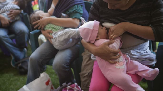 La lactancia materna reduce el riesgo de padecer cáncer, asegura especialista