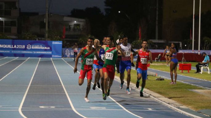 México impone récord de medallas de oro con 121 preseas; hace el '1-2” en mil 500 metros de atletismo