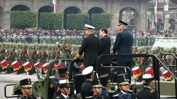 El último desfile militar encabezado por Enrique Peña Nieto (fotogalería)