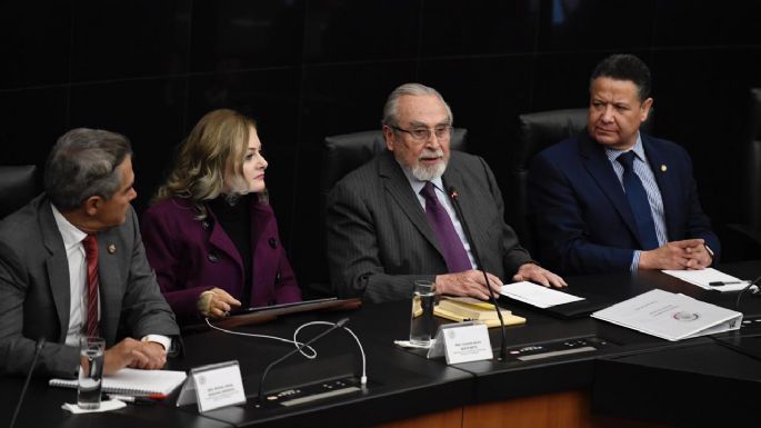 Comparece Bernardo Bátiz en proceso para elegir fiscal; descarta que afecte su amistad con AMLO