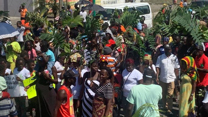 Migrantes africanos marchan por calles de Tapachula para exigir 'libertad” (Video)