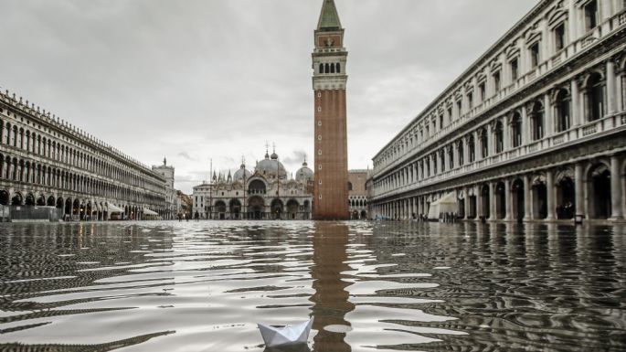 Cierran la plaza de San Marcos en Venecia por nueva inundación; el alcalde pide donativos