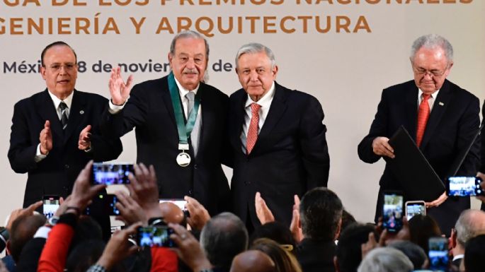 AMLO entrega los premios de Ingeniería y Arquitectura a Carlos Slim Helú y Joaquín Álvarez Ordoñez