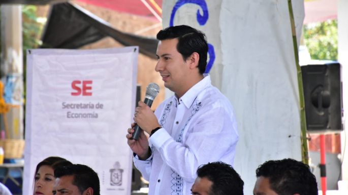 Secretario de Economía de Oaxaca desoye reclamos por impuesto al mezcal