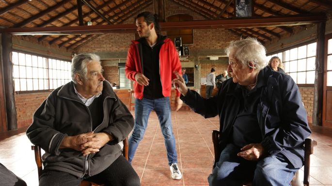 El encuentro inédito Mujica-Chomsky