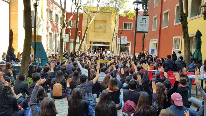 Alumnos del ITAM exigen reducir la presión en homenaje a compañera fallecida