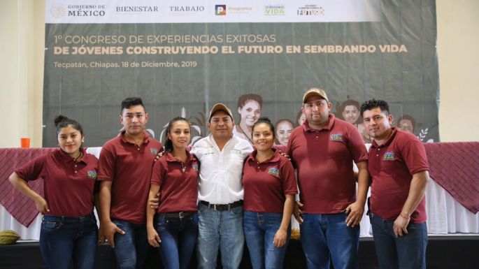 Becarios participan en el primer congreso 'Sembrando vida-Jóvenes construyendo el futuro”