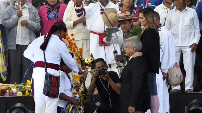 Destituyen a líder maya por asistir a la entrega del 'bastón de mando” a AMLO