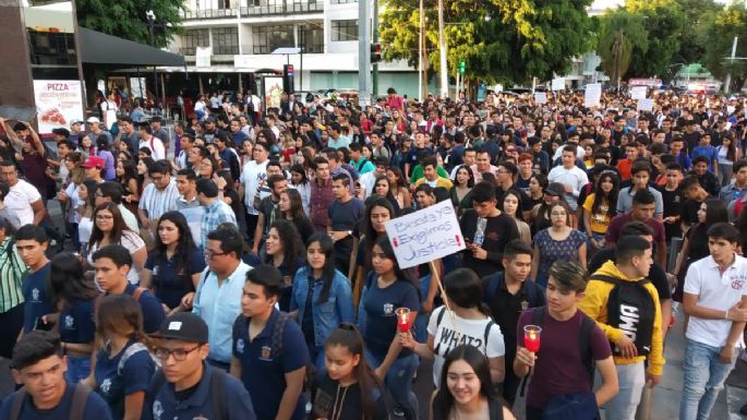 Con marchas, recuerdan a estudiantes de cine desaparecidos hace un año en Guadalajara