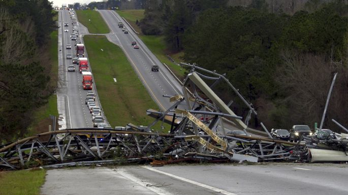 Tornado deja 23 muertos en Alabama; temen que la cifra aumente (Fotogalería)