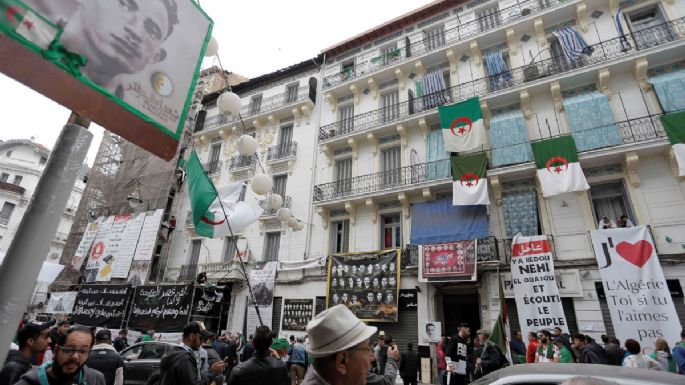 Por novena semana consecutiva, persisten protestas en Argelia (Fotogalería)