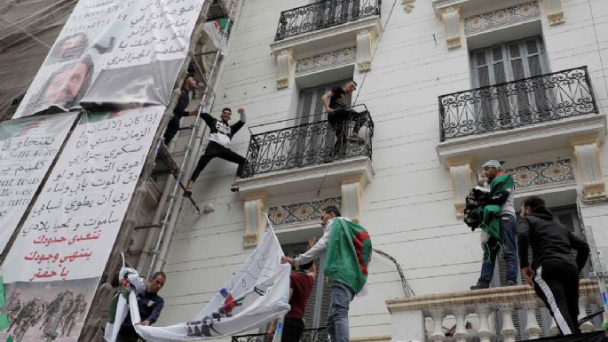 Por novena semana consecutiva, persisten protestas en Argelia (Fotogalería)