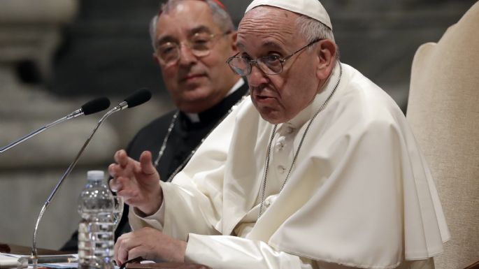 El papa Francisco apuntala las leyes contra las jerarquías acusadas de abusar y encubrir