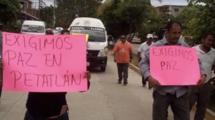 Con marcha, habitantes de Petatlán exigen alto a la violencia