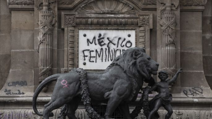 Colectivo #RestauradorasConGlitter solicita documentar pintas en el Ángel de la Independencia