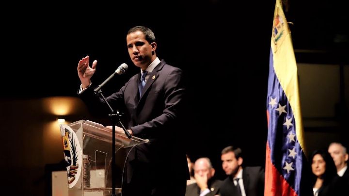Guaidó anuncia "centro de gobierno" comandado por Leopoldo López