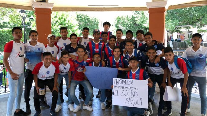 Jugadores del club Avispones botean en calles de Chilpancingo por falta de fondos