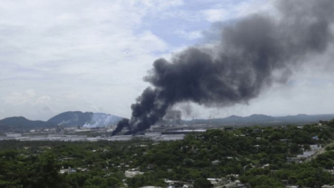 Pemex confirma incendio en tanque de la refinería de Salina Cruz