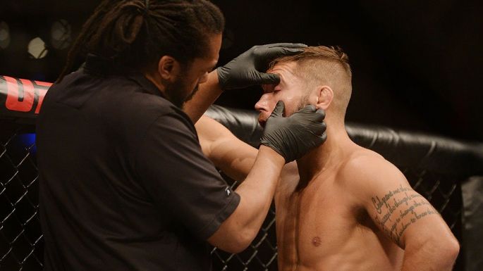 Pelea estelar de UFC en México dura 15 segundos… y provoca el enojo del público (VIDEO)