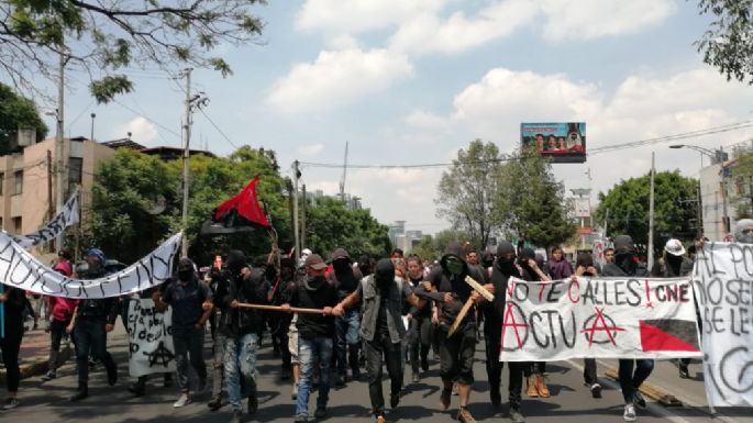 Vandalizan Rectoría en marcha contra porros; es una 'burda provocación”: UNAM (Video y fotos)
