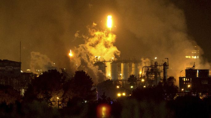 Explota planta petroquímica de Tarragona, Cataluña; un muerto y seis heridos (Videos)