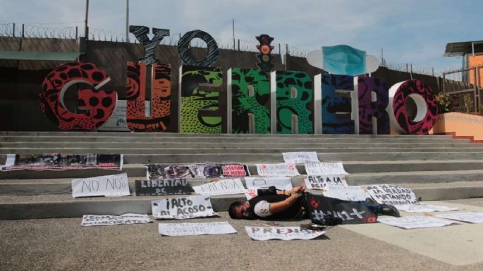 Reporteros protestan en Chilpancingo tras amenazas de muerte del crimen