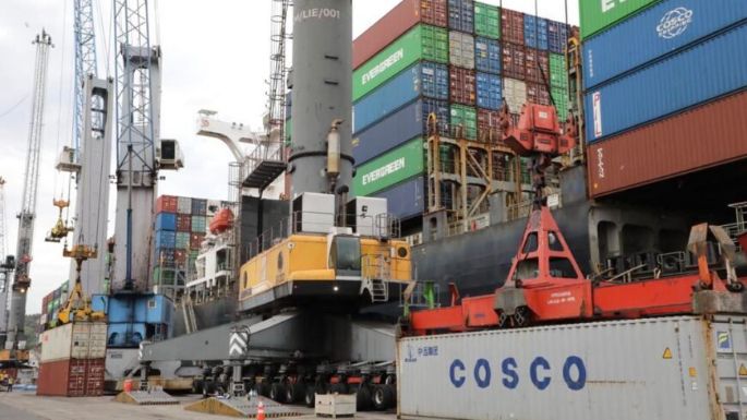 AMLO urge al Senado aprobar reforma para que la Marina controle puertos y aduanas