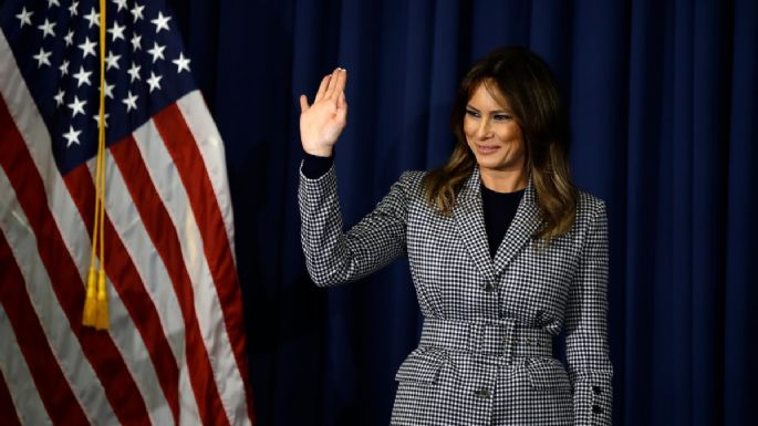 Melania Trump cancela evento con su esposo por 'tos persistente” por covid-19