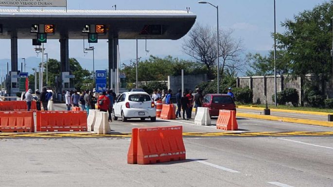 Policía detiene a 148 personas que desde hace dos semanas tomaron una caseta en Morelos