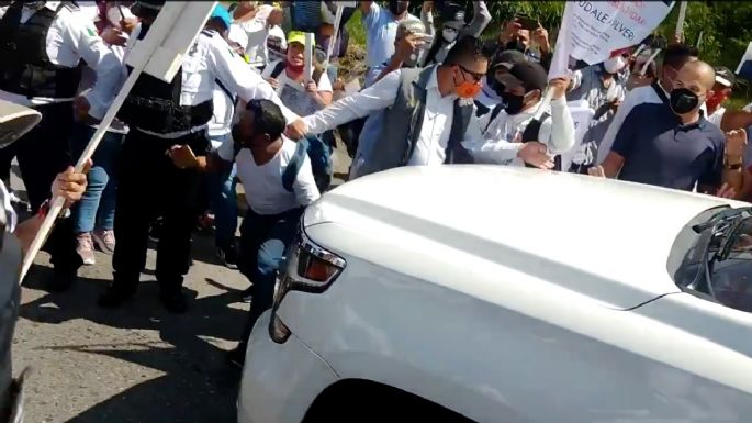 Autoridades de Veracruz "huyen" de familiares de desaparecidos