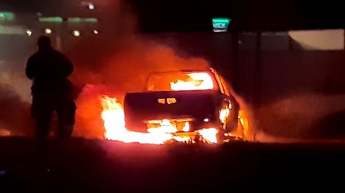 Vuelven narcobloqueos a Veracruz: CJNG incendia autos, camionetas y un autobús