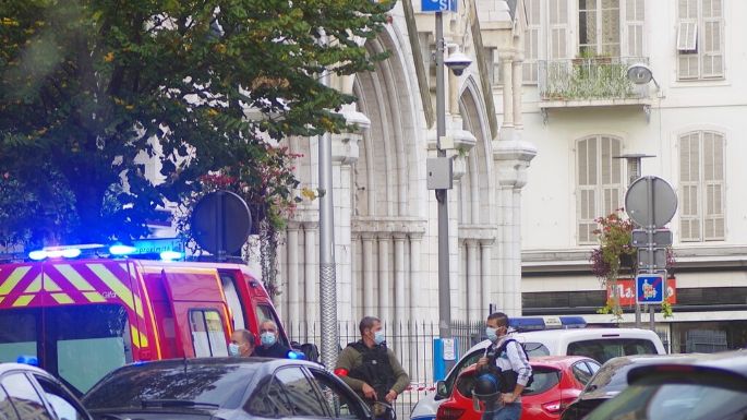 Un hombre mata con cuchillo a tres personas en Francia y resulta herido al ser detenido