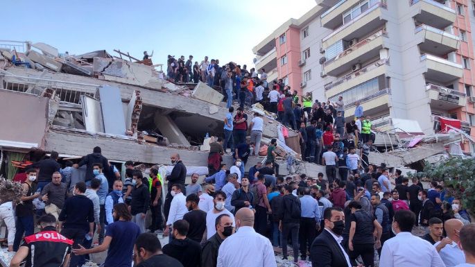 Un terremoto de 6.6 provoca el derrumbe de varios edificios en el oeste de Turquía (Videos)