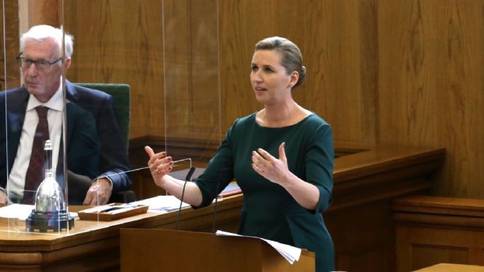 Primera ministra danesa pide perdón por ordenar el sacrificio de visones sin tener respaldo legal