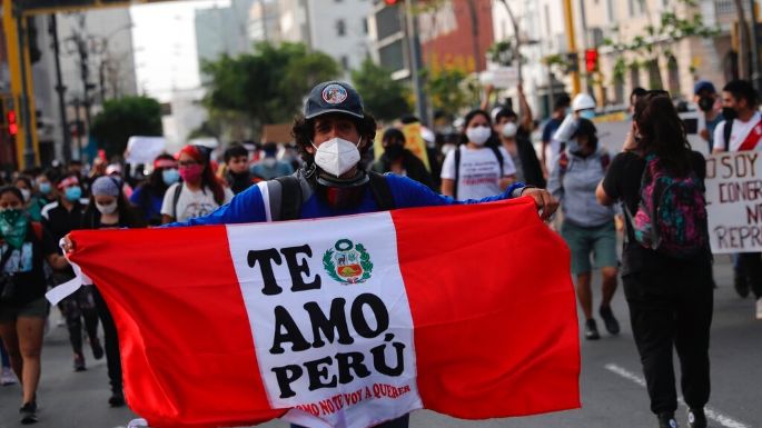 Protestas en Perú contra la destitución del presidente Martín Vizcarra