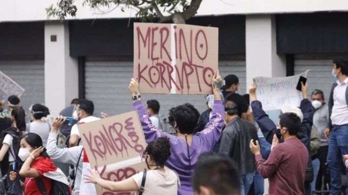 Fiscalía de Perú abre investigación contra Merino y Flores-Aráoz por la muerte de manifestantes