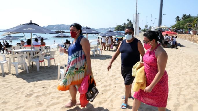 Acapulco se satura de turistas pese a la pandemia