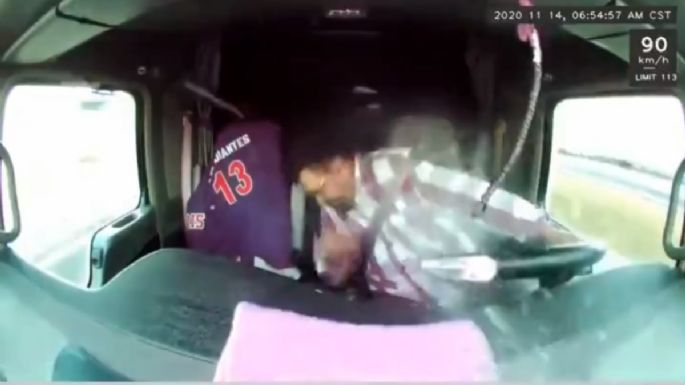 Disparan a chofer desde auto en movimiento en la Querétaro-Irapuato; él las esquiva (VIDEO)